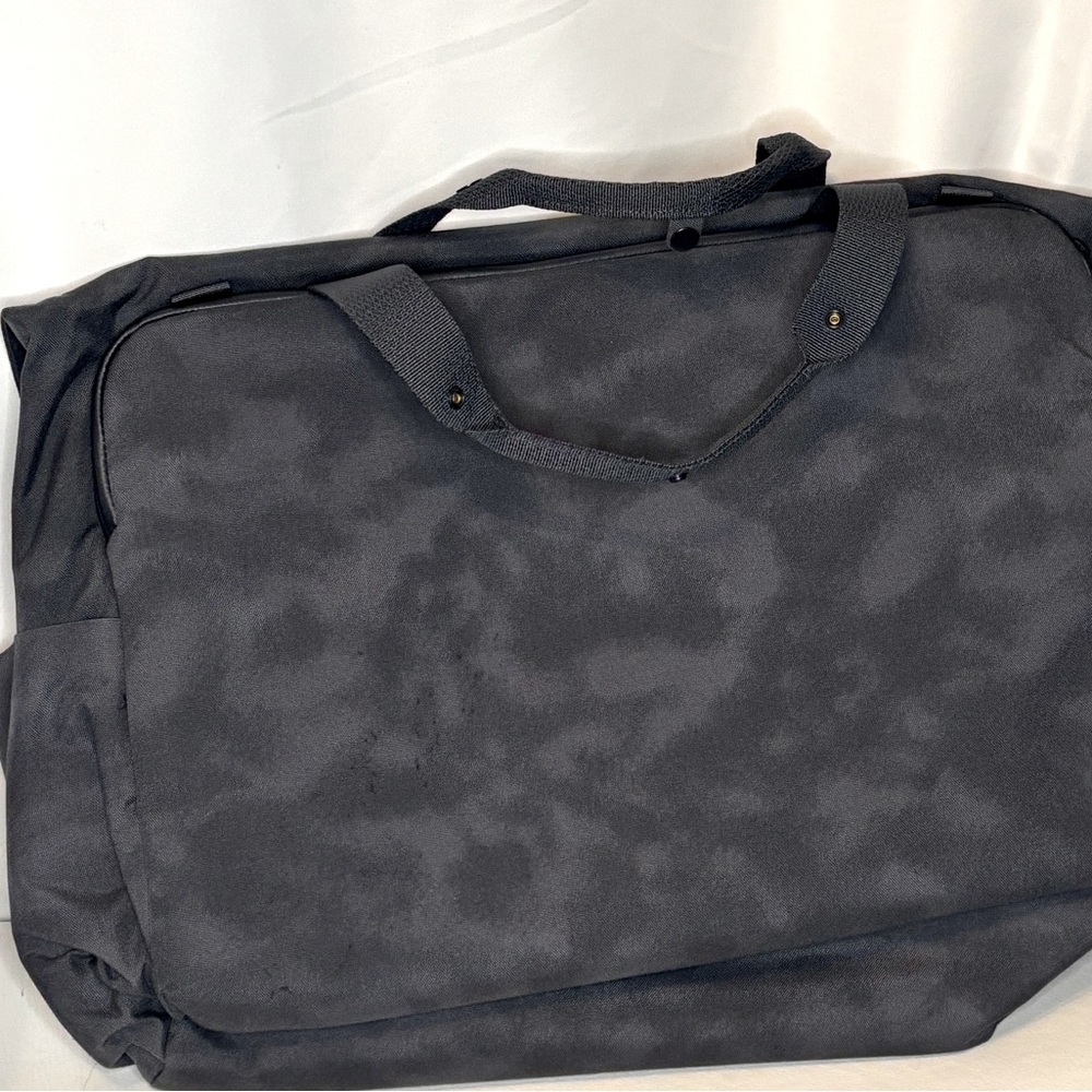 Lululemon New Early Embark Duffel 27L Deep Coal Nylon Large Messenger Laptop Bag - Picture 5 of 10